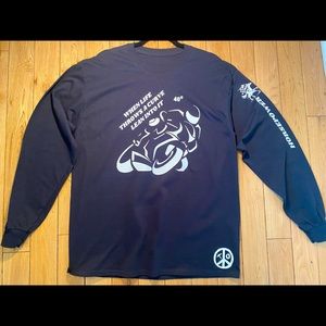 Graphic T-shirt long sleeve Lean Into it & Pray For Peace